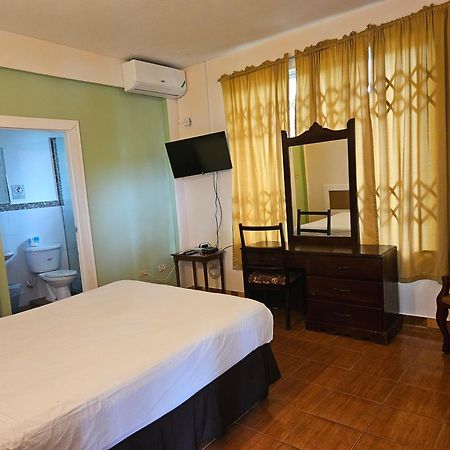 Palm Bay Guest House & Restaurant Montego Bay Eksteriør bilde