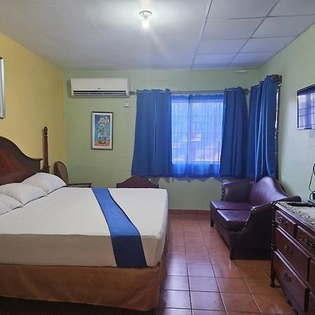 Palm Bay Guest House & Restaurant Montego Bay Eksteriør bilde