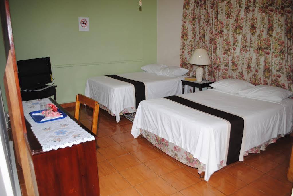 Palm Bay Guest House & Restaurant Montego Bay Eksteriør bilde