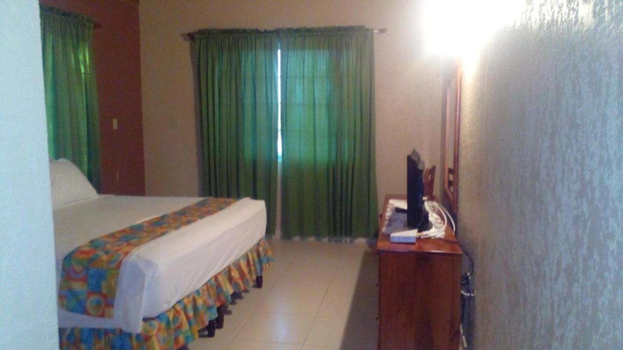 Palm Bay Guest House & Restaurant Montego Bay Eksteriør bilde