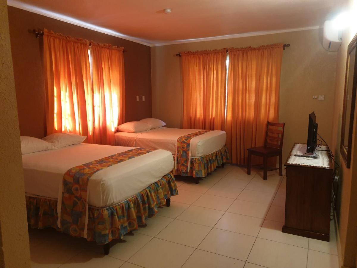 Palm Bay Guest House & Restaurant Montego Bay Eksteriør bilde
