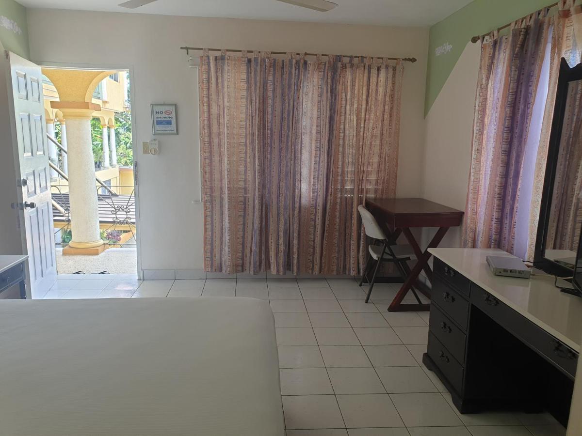 Palm Bay Guest House & Restaurant Montego Bay Eksteriør bilde
