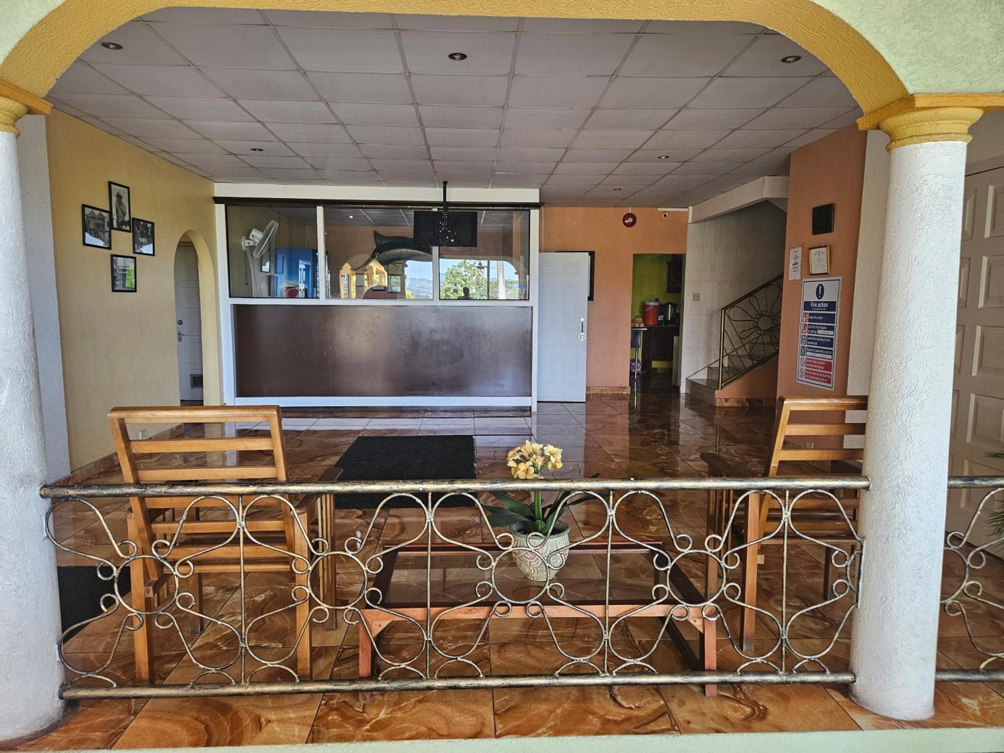 Palm Bay Guest House & Restaurant Montego Bay Eksteriør bilde