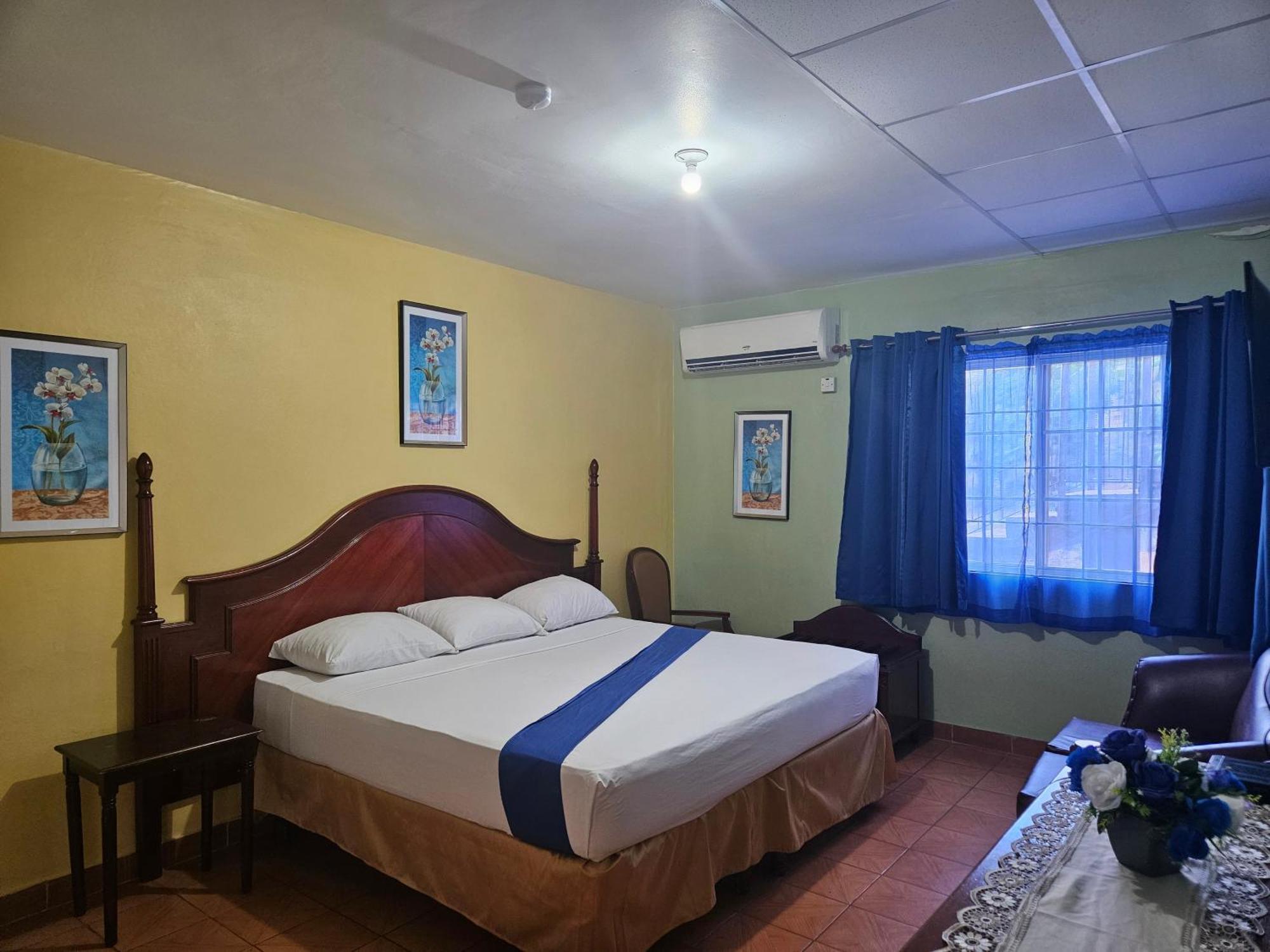 Palm Bay Guest House & Restaurant Montego Bay Eksteriør bilde