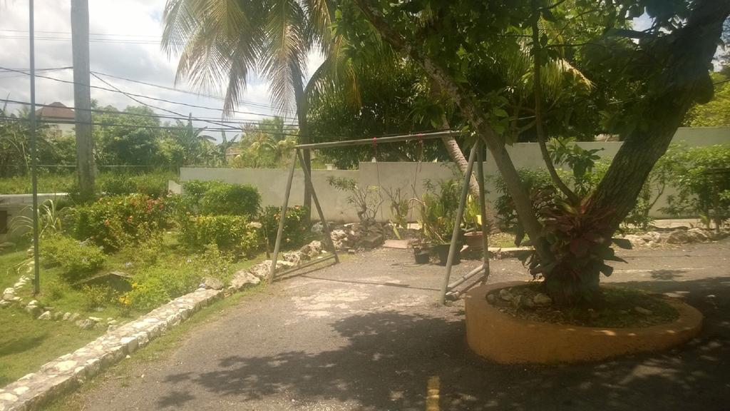 Palm Bay Guest House & Restaurant Montego Bay Eksteriør bilde