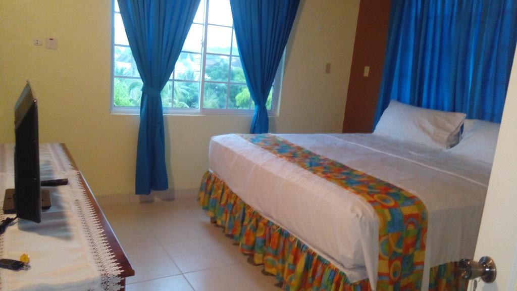 Palm Bay Guest House & Restaurant Montego Bay Eksteriør bilde